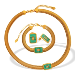 Schmuckset aus goldenem Edelstahl mit Schlangenkette, Malachitmuster und Zirkonstein
