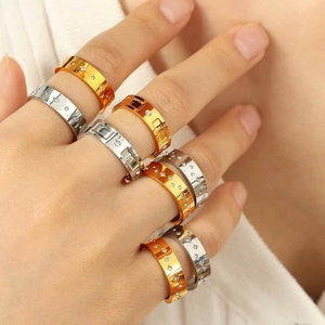 Minimalistische stapelbare sterrenringen in goud en zilver met zirkonia voor dames