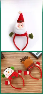 Détail de serre-têtes de Noël en peluche avec motifs Père Noël, Bonhomme de neige et Renne