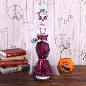 Poupée mariée squelette Halloween en robe dentelle violette avec voile blanc
