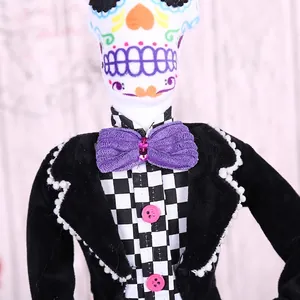 Poupée squelette Jour des Morts en costume noir avec chemise à damier décoration