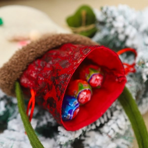 Kerst cadeauzakje met trekkoord, groen handvat en pluche rand voor snoepgoed