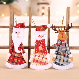 Ensemble de trois décorations de Noël en peluche avec Père Noël, bonhomme de neige et renne