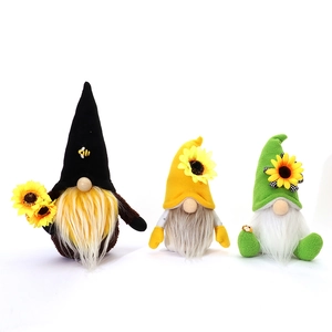 Set di tre gnomi girasole del raccolto con cappelli di peluche per decorazioni domestiche