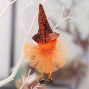 Mini poupée de sorcière d'Halloween avec jupe en gaze orange et cloches pour la fête