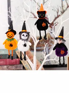 Détails d'ornements d'Halloween en peluche avec citrouille, squelette, chat et sorcière