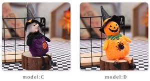 Dettaglio di bambole di peluche strega e zucca per decorazioni festive di Halloween