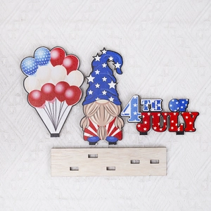 Décoration de table en bois du 4 juillet avec gnomes et signes de l'Independence Day