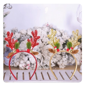 Détail de serre-tête bois de renne pailletés avec cloches dorées et ornements