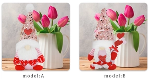 Vue détaillée des gnomes de la Saint-Valentin avec paillettes et bannière coeur LOVE