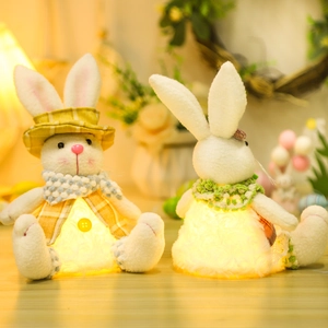 Lapins de Pâques en peluche lumineux avec chapeaux à carreaux jaunes et dentelle