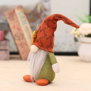 Gnome d'automne décoratif avec bonnet orange et tournesol pour décoration de table