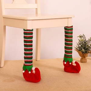 Housses de pieds de chaise elfe de Noël à rayures rouges et vertes et décor de pompons blancs