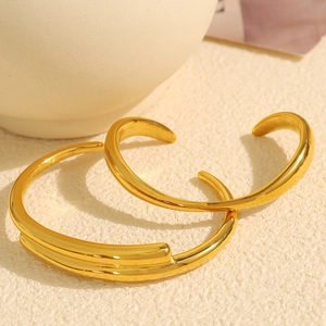 Minimalist open bangles in 18k gold plating with irregular streamlined design for women