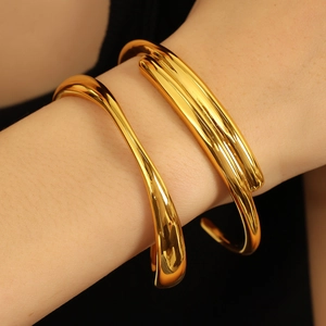 Minimalist 18k gold plated open bangle set with a high-polished mirror finish and thick design