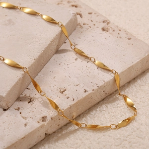 Minimalist 18K gold plated stainless steel chain necklace with twisted leaf links