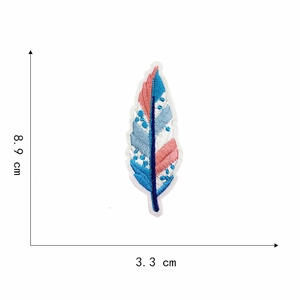 Multicolor feather embroidery patch with 8.9x3.3 cm dimensions for clothing repair