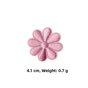 Pink daisy embroidery patch with detailed stitching and size measurements at 4.1cm