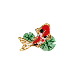 Ricamo di carpa koi rossa e foglia di loto verde con bordi in seta dorata fine