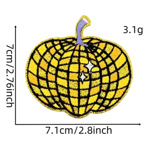 Toppa ricamata dettagliata che mostra il design di una zucca disco con dimensioni