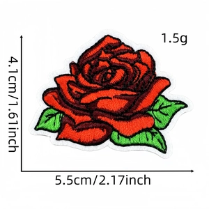 Toppa ricamata rosa rossa con foglie verdi, accessorio stile punk per abiti 4,1x5,5 cm