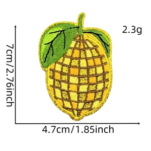 Dettaglio della toppa ricamata limone con bordi dorati e motivo a griglia, 7x4,7 cm