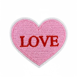 Écusson brodé en forme de cœur rose avec texte LOVE rouge pour décoration de vêtements