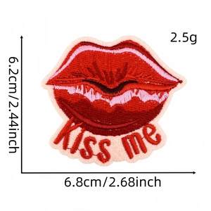 Toppa ricamata labbra rosse kiss me per vestiti valigie e progetti creativi fai da te