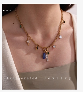Collana esagerata placcata oro 18K con gemme colorate e ciondoli a forma di stella