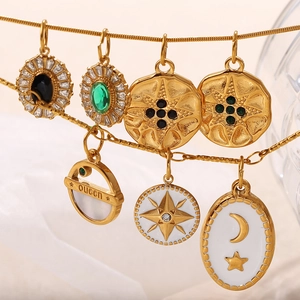 Ciondoli vintage francesi in oro con zirconi incastonati e dettagli in smalto colorato