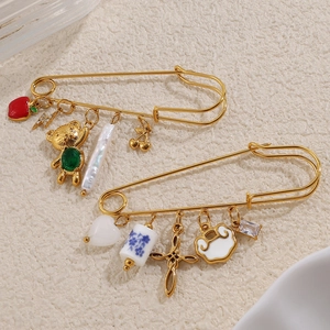 Lot de broches épingles de sûreté dorées en acier inoxydable avec divers charms et perle