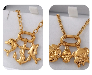 Détails de pendentifs dauphin et éléphant en acier plaqué or sur diverses chaînes fines