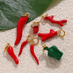 Lindos colgantes de esmalte con forma de verduras como chile y pimiento para joyería DIY