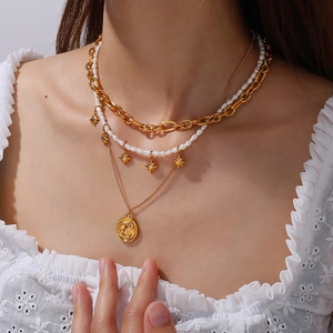 Three-layer gold-plated stainless steel necklace set with pearls and coin pendant