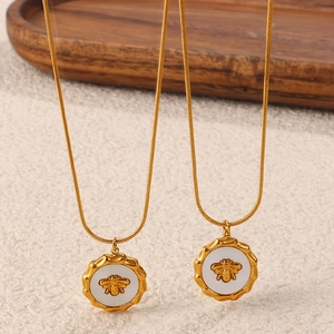Luxurious 18K gold plated bee pendant coin necklace with elegant snake chain for women