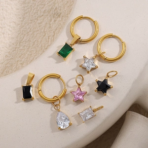 Créoles en acier doré 18K et collection de pendentifs aux pierres colorées