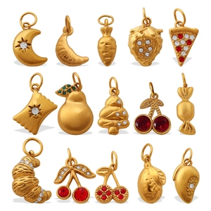 Collection de pendentifs en acier doré 18K avec cristaux colorés et formes de fruits