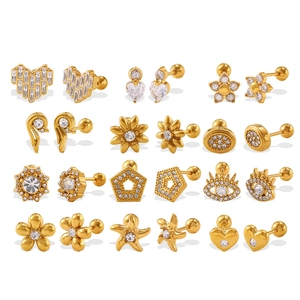 Lot de 12 boucles d'oreilles dorées avec motifs cœur, fleur, étoile et zircons brillants