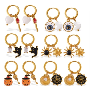 Gouden Halloween oorringen set met kleurrijke geest, pompoen en spin hangers