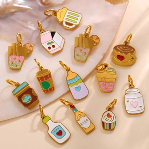 Schattige emaille drankhangers zoals bier, melkthee en koffie voor DIY sieraden maken