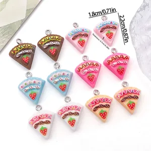 Colgantes de resina de pastel de fresa para joyería DIY con anillas metálicas para llavero