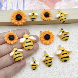 Pendentifs tournesol et abeille en résine pour la fabrication de bijoux DIY à la main