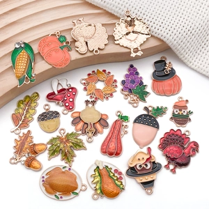 Lot de breloques Thanksgiving avec dinde citrouille et feuilles d'érable pour bijoux DIY
