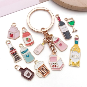 Bunte Mix-Anhänger aus Emaille in Flaschenform an rosévergoldeten Zinklegierung-Ringen