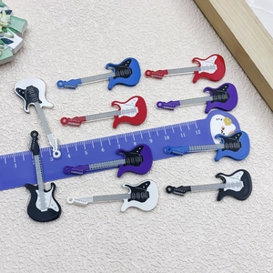 Bunte Acryl E-Gitarren Anhänger für DIY Schmuckherstellung in verschiedenen leuchtenden Farben