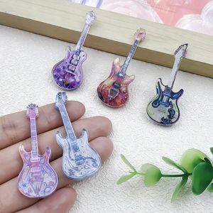 Kleurrijke acryl gitaarvormige bedeltjes voor DIY sieraden en sleutelhangers sets