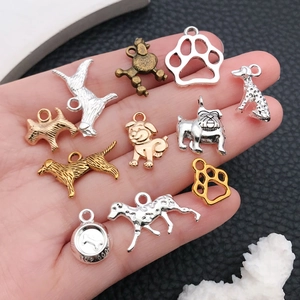 Pendentifs chiens vintage en alliage pour bijoux DIY en diverses finitions et races