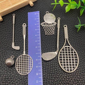 Dijes deportivos de aleación con palos de golf y raquetas de tenis para joyería DIY