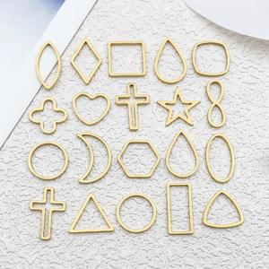 Collezione di ciondoli geometrici in acciaio inossidabile dorato per gioielli fai-da-te