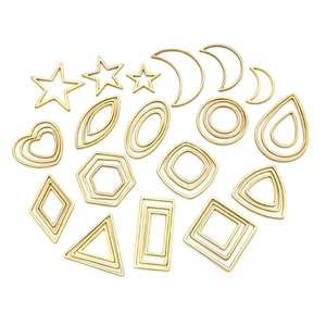 Dettaglio di 14 cornici metalliche geometriche dorate per gioielli fai da te in resina
